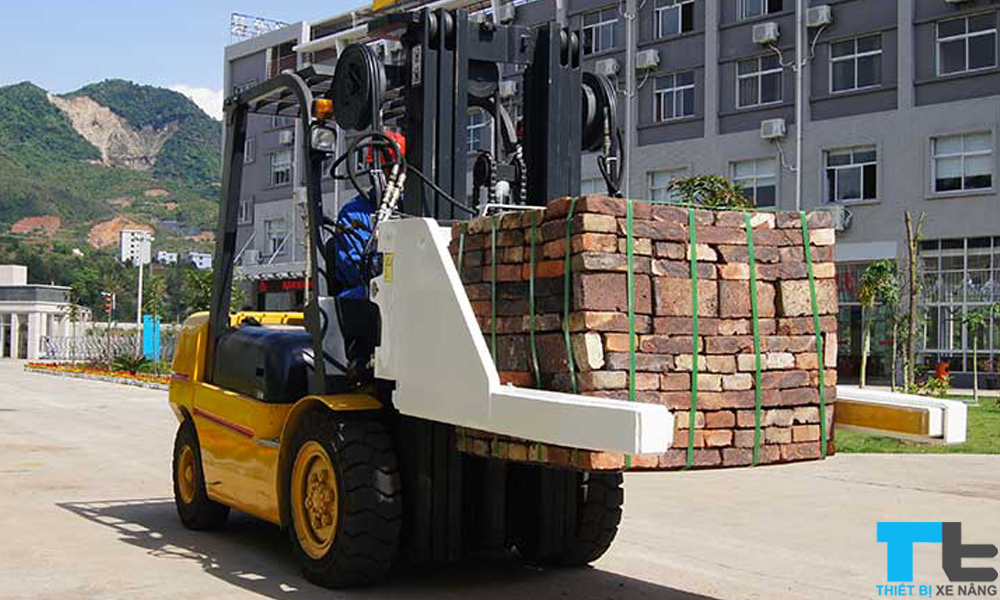 Vận hành kẹp gạch - kẹp khối